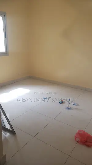 3chbre Appartement dans Yoff à Louer