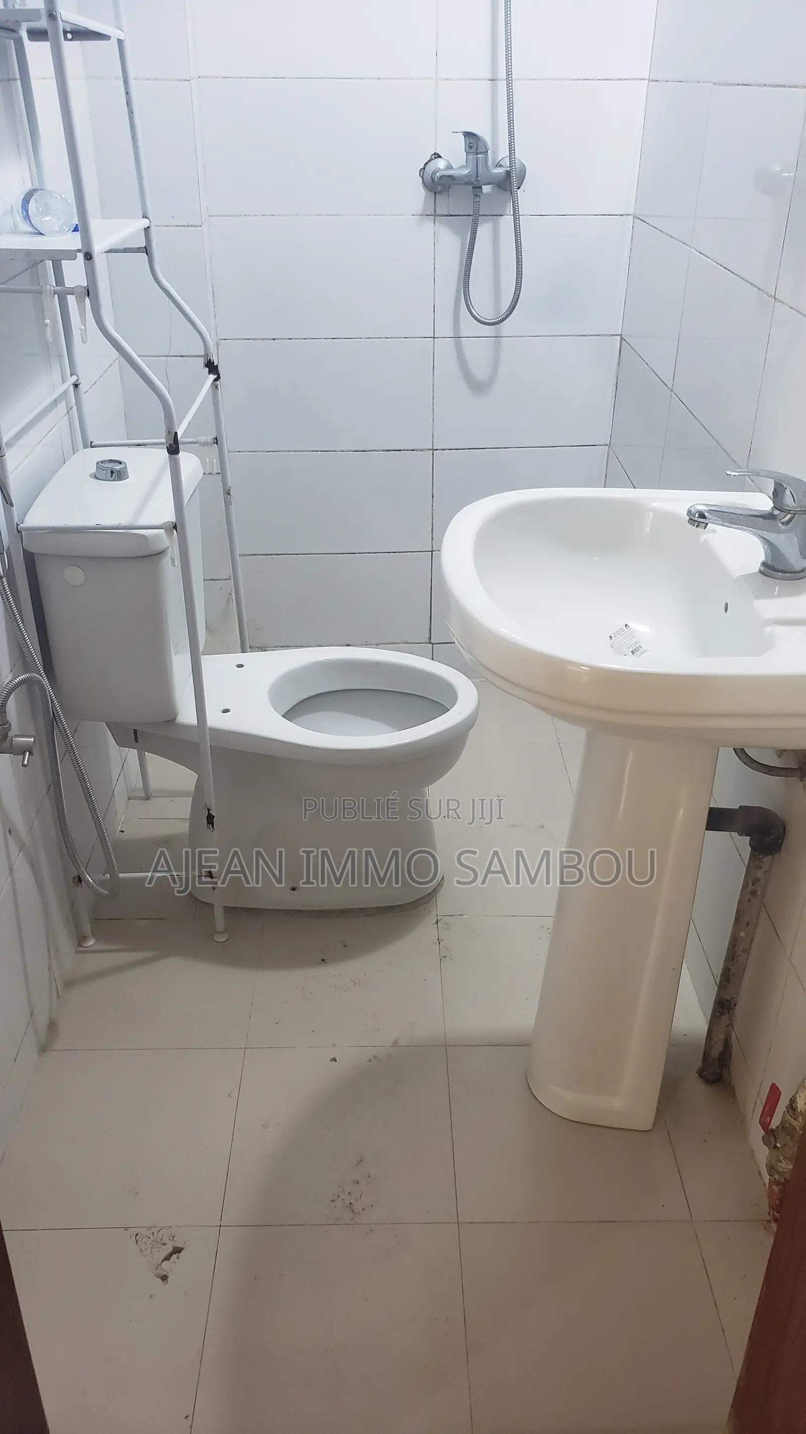 3chbre Appartement dans Yoff à Louer