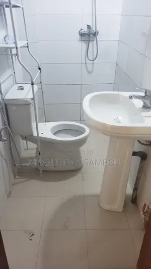 3chbre Appartement dans Yoff à Louer