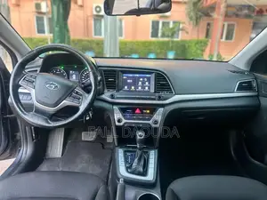 Hyundai Elantra 2018 Marron