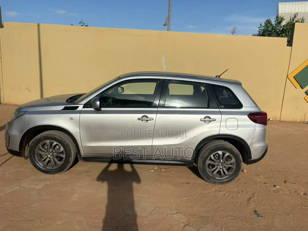 Suzuki Vitara 2022 Gris