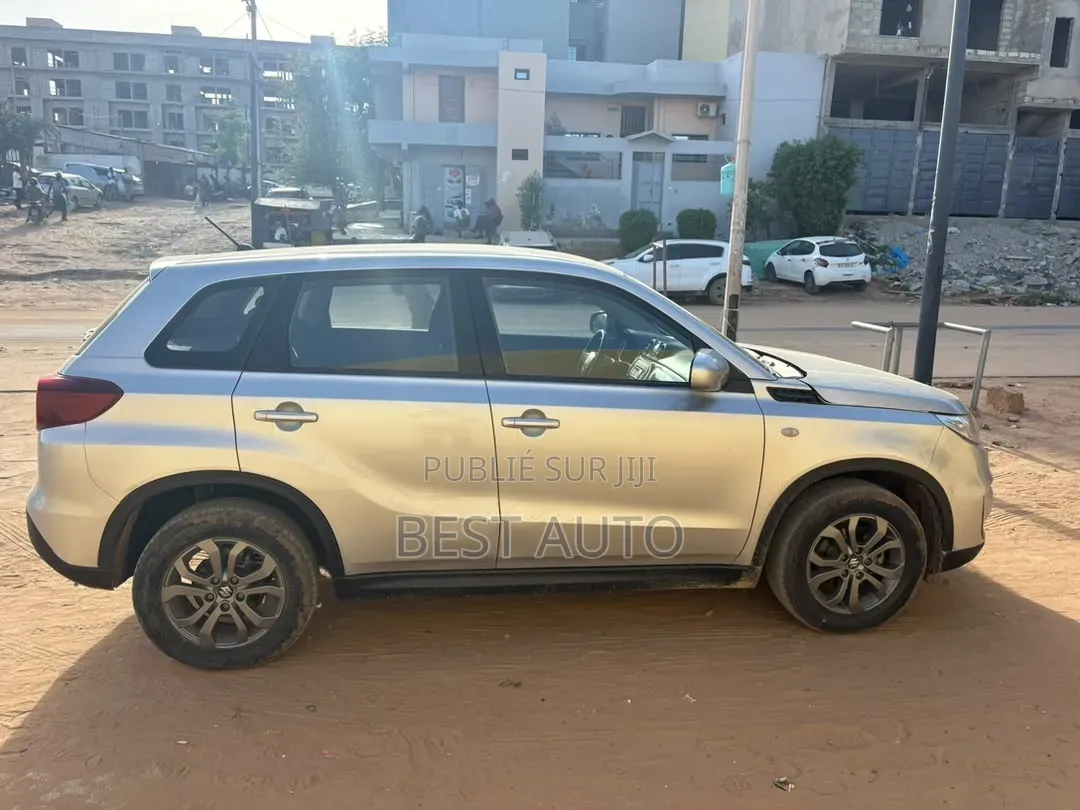 Suzuki Vitara 2022 Gris