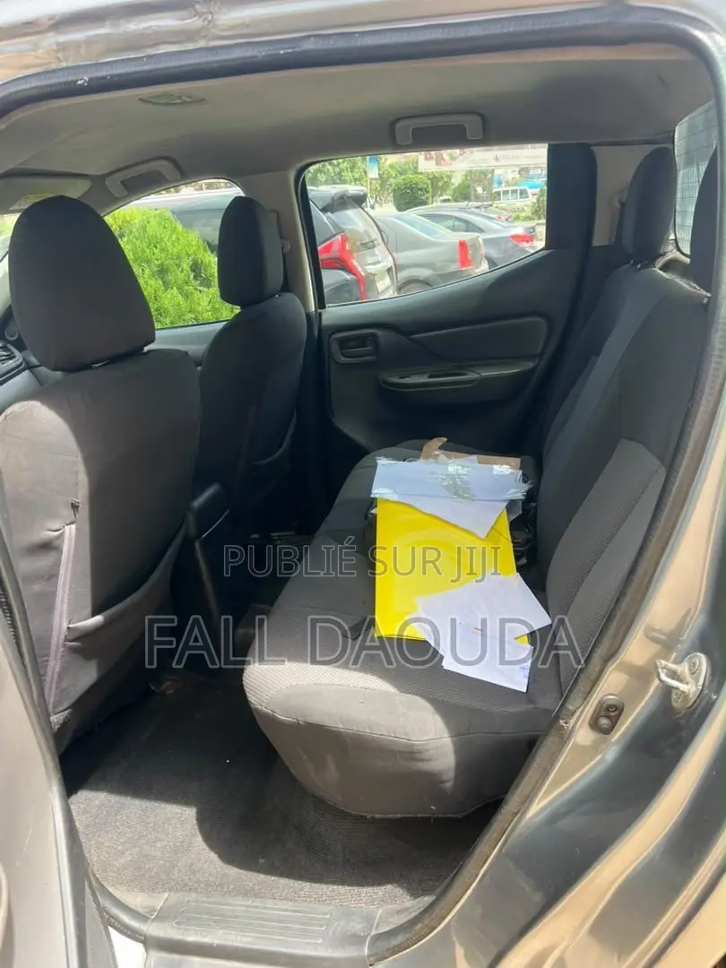 Mitsubishi L200 2017 Gris
