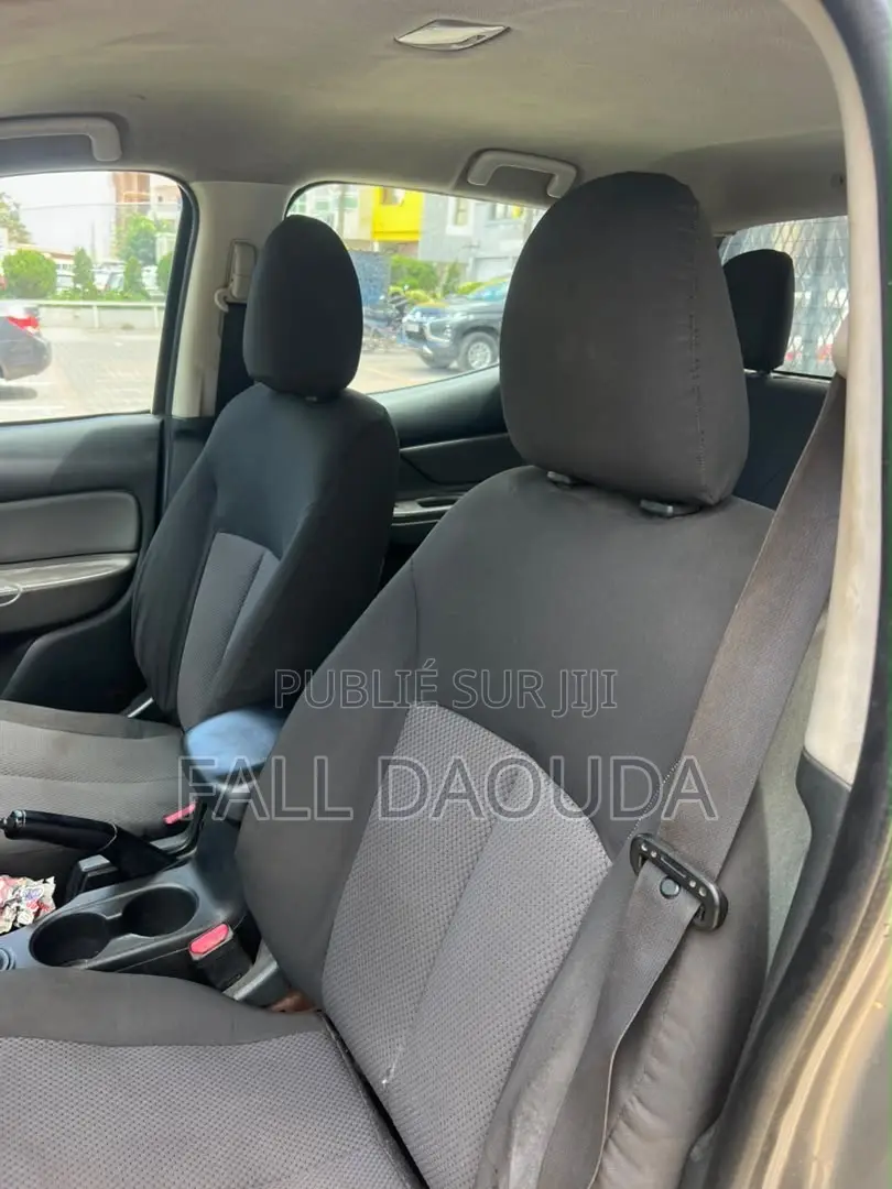 Mitsubishi L200 2017 Gris