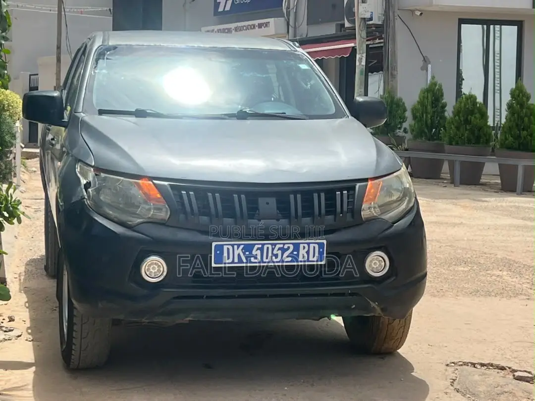 Mitsubishi L200 2017 Gris