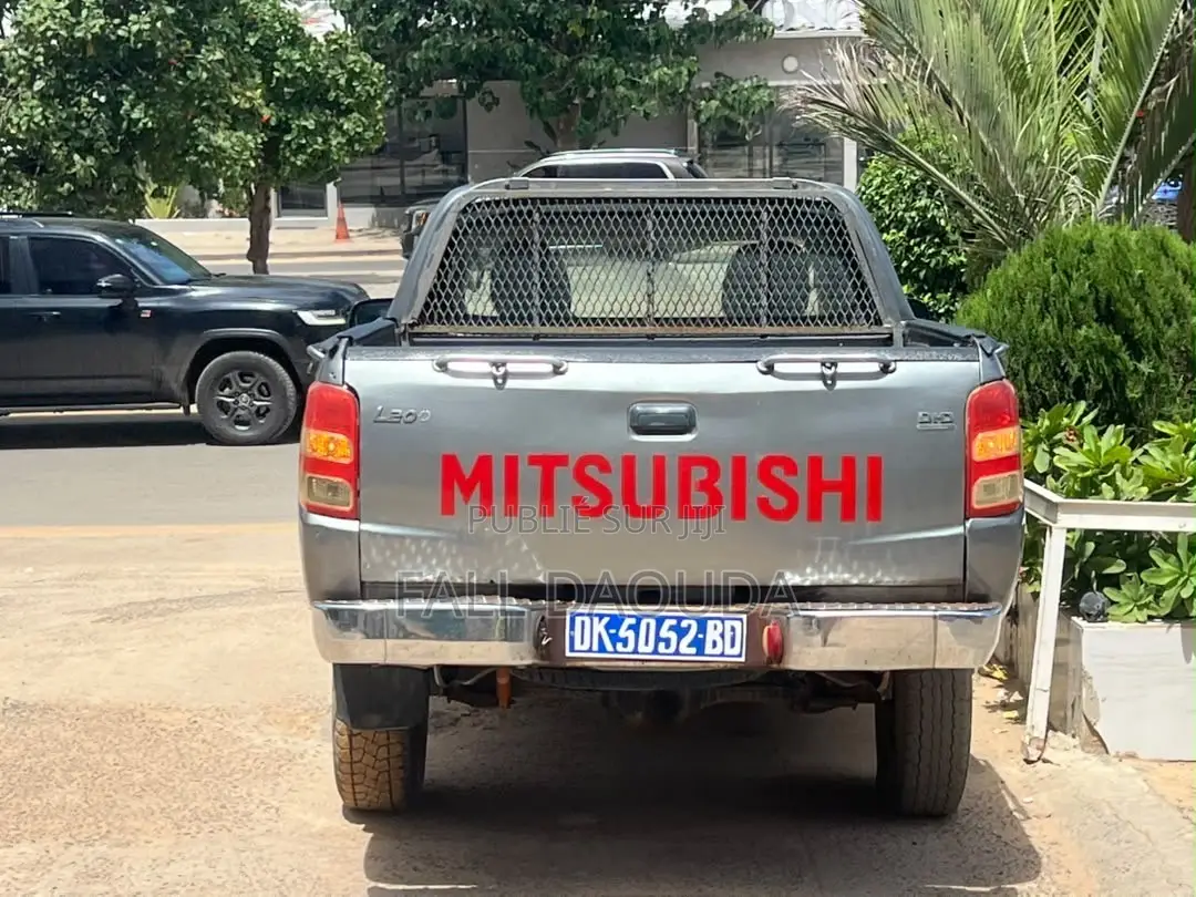 Mitsubishi L200 2017 Gris