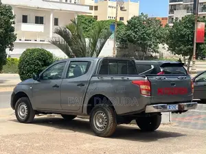 Mitsubishi L200 2017 Gris