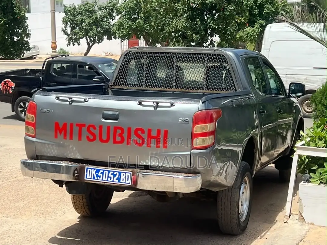 Mitsubishi L200 2017 Gris