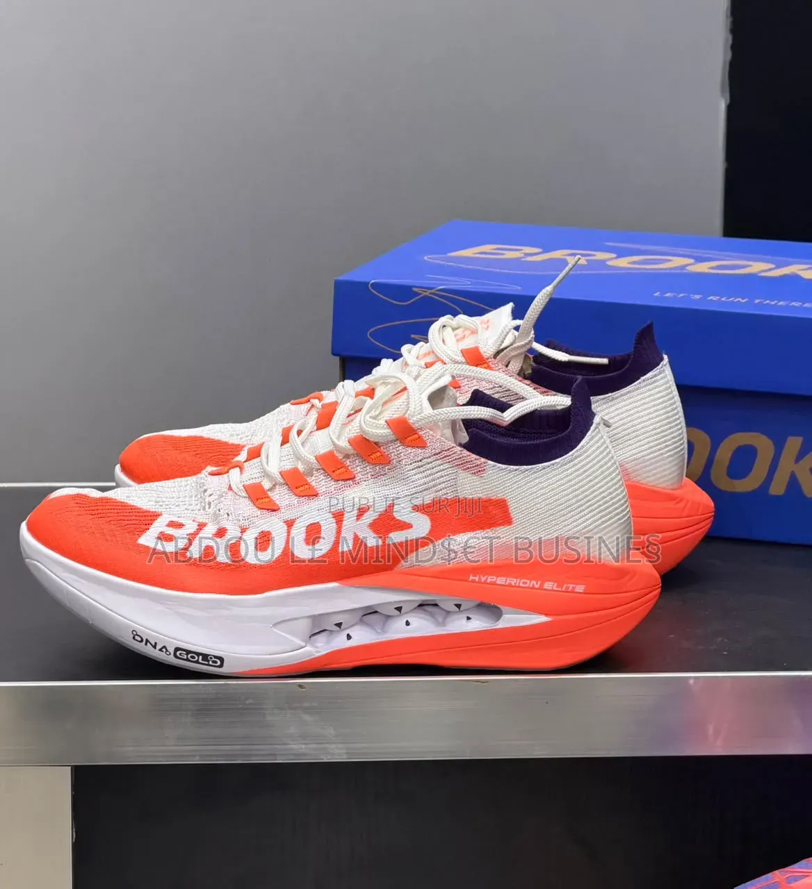 Brooks Orange-Blanc Disponible
