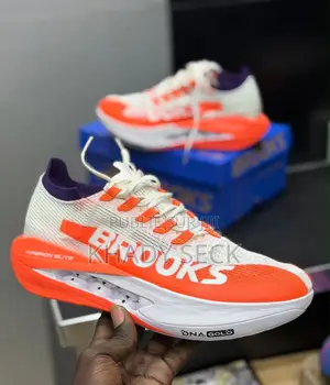 BROOKS Size: 40 À 45 *
