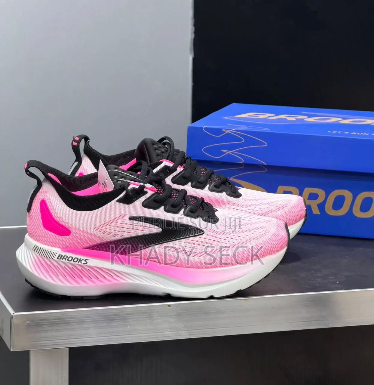 BROOKS Size: 40 À 45 *