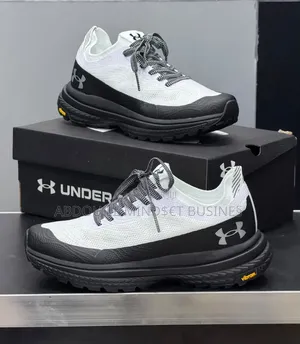 Under Armour Vibram Noir-Blanc Disponible