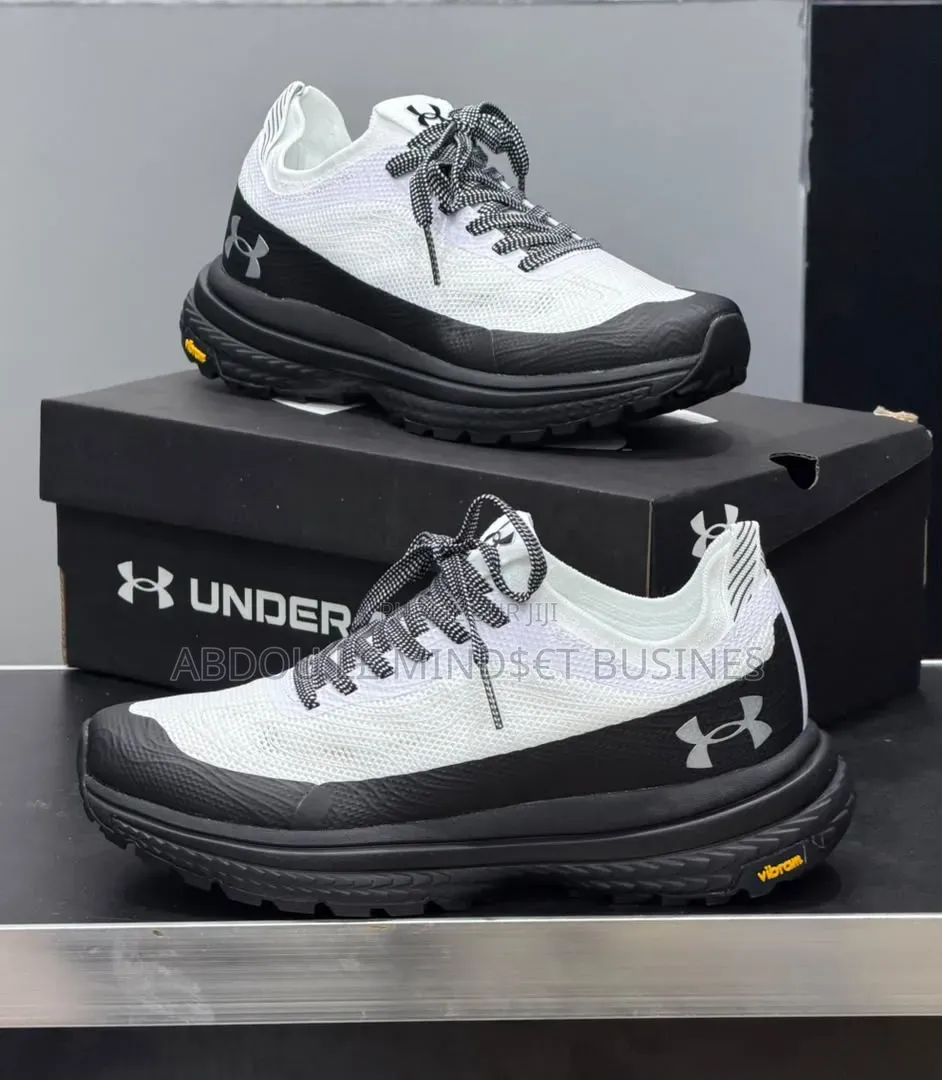 Under Armour Vibram Noir-Blanc Disponible