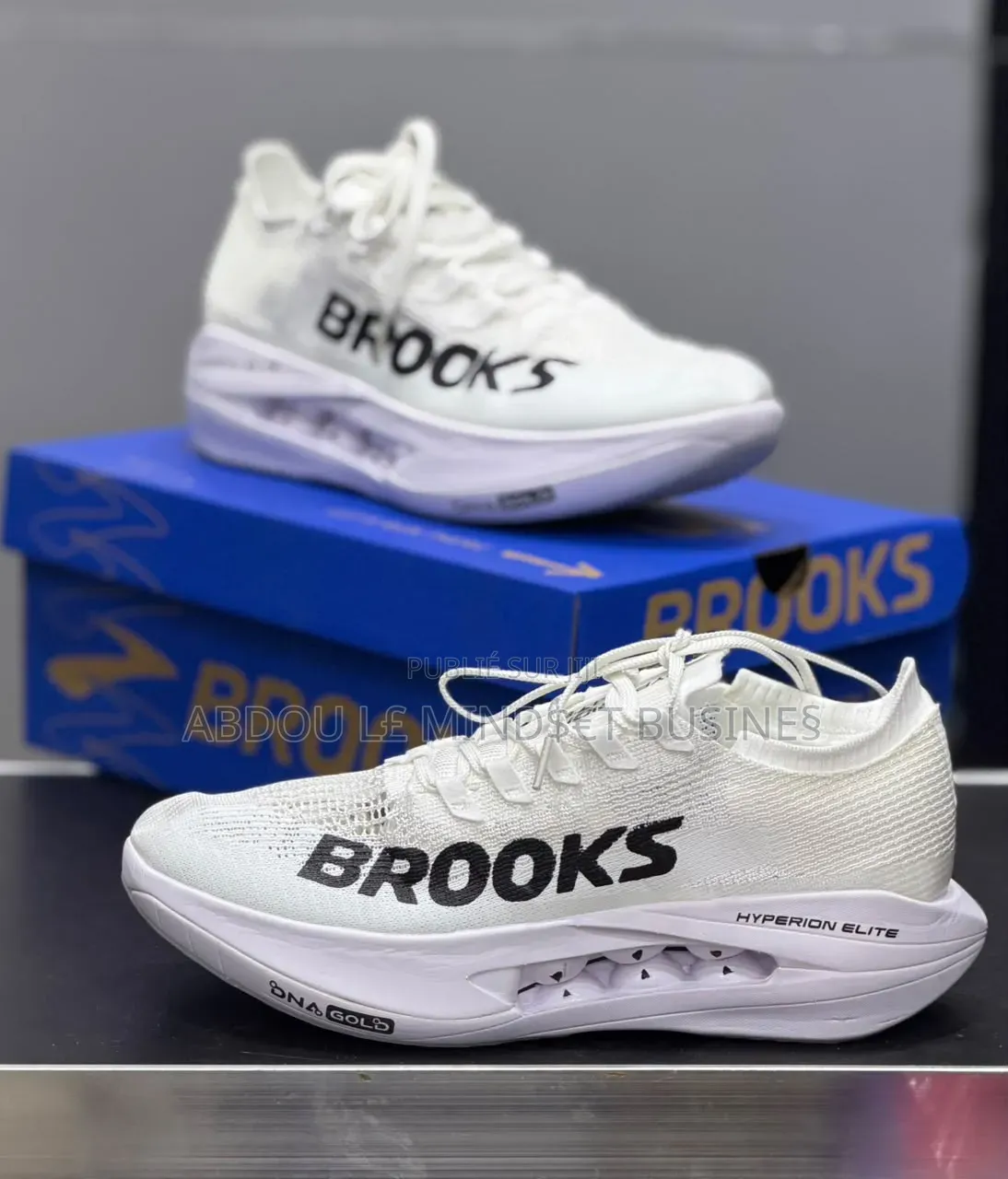 Brooks Blanc Disponible