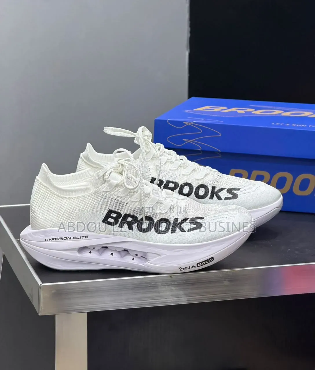 Brooks Blanc Disponible