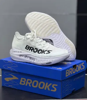 Brooks Blanc Disponible