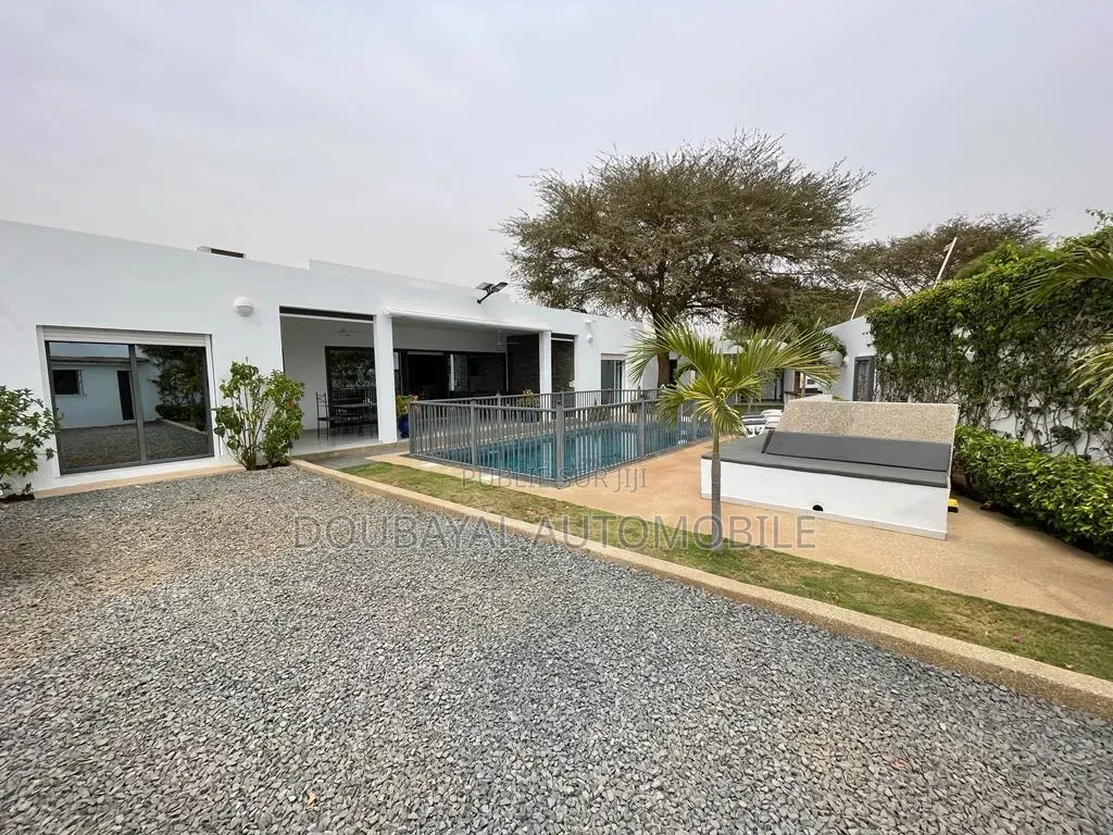 4chbre Villa dans Villa A Vendre, Thiès Sud à Vendre