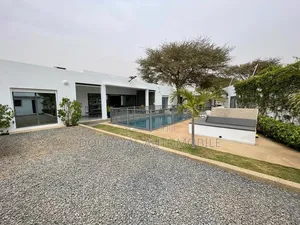 4chbre Villa dans Villa A Vendre, Thiès Sud à Vendre