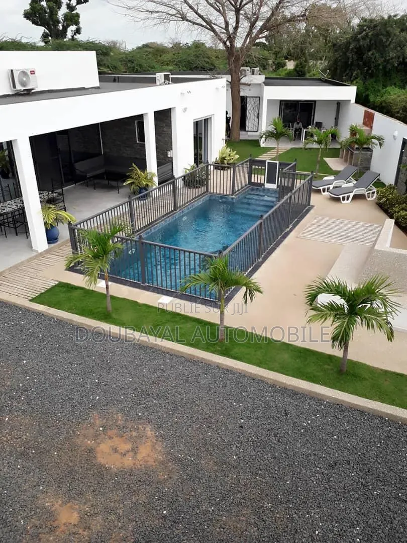 4chbre Villa dans Villa A Vendre, Thiès Sud à Vendre