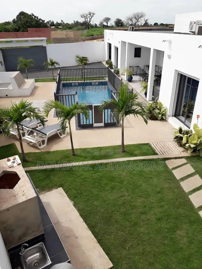 4chbre Villa dans Villa A Vendre, Thiès Sud à Vendre
