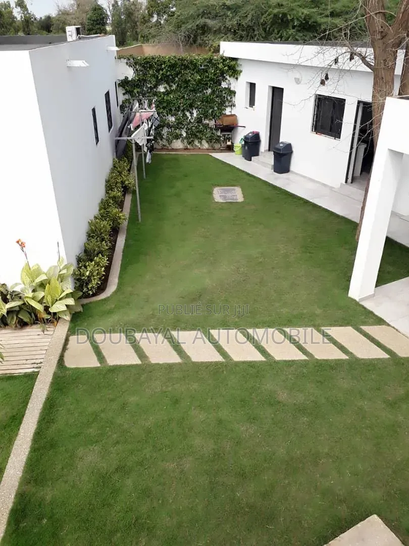 4chbre Villa dans Villa A Vendre, Thiès Sud à Vendre