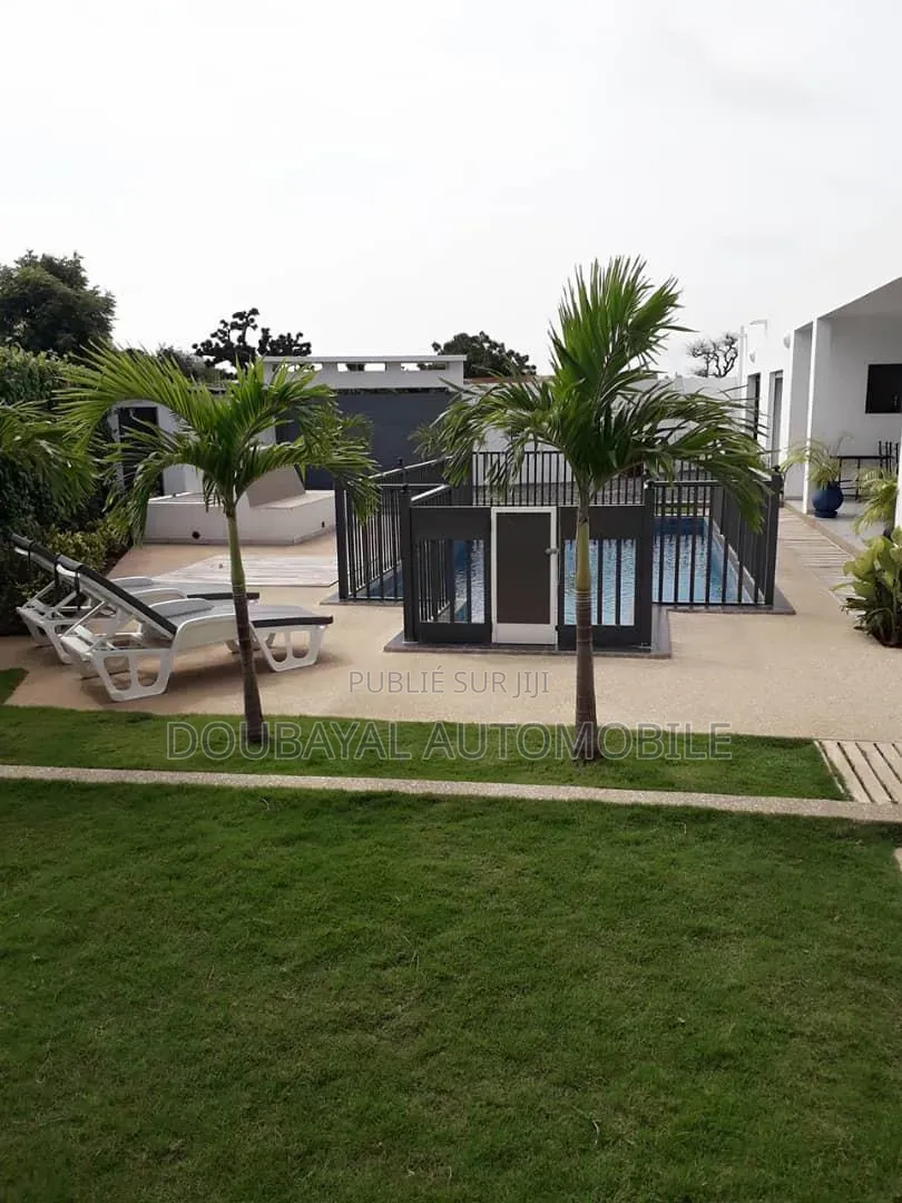 4chbre Villa dans Villa A Vendre, Thiès Sud à Vendre