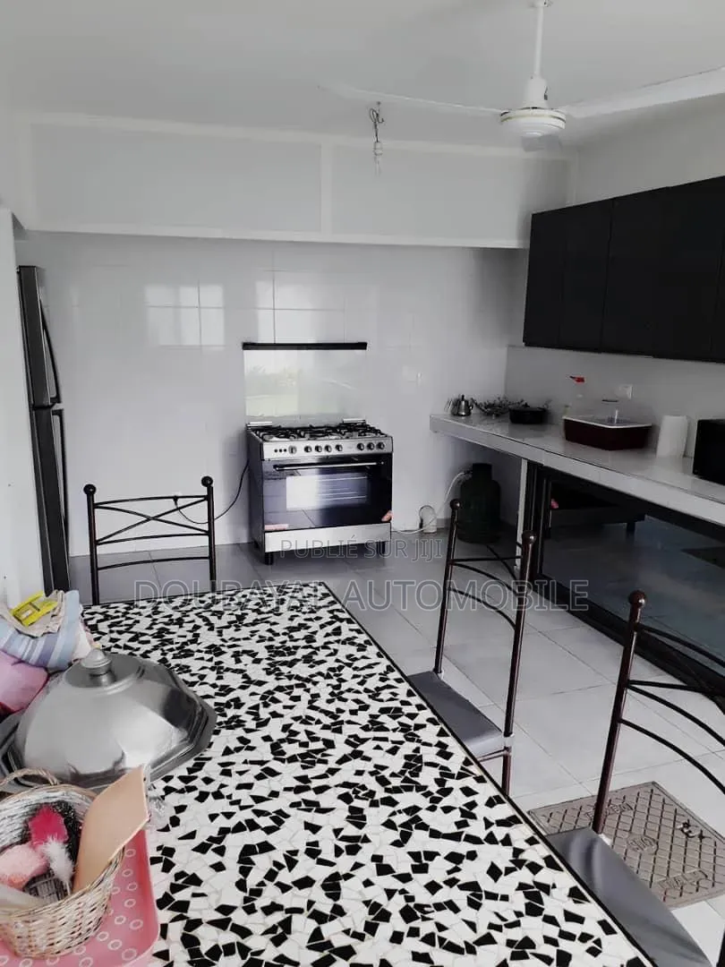 4chbre Villa dans Villa A Vendre, Thiès Sud à Vendre