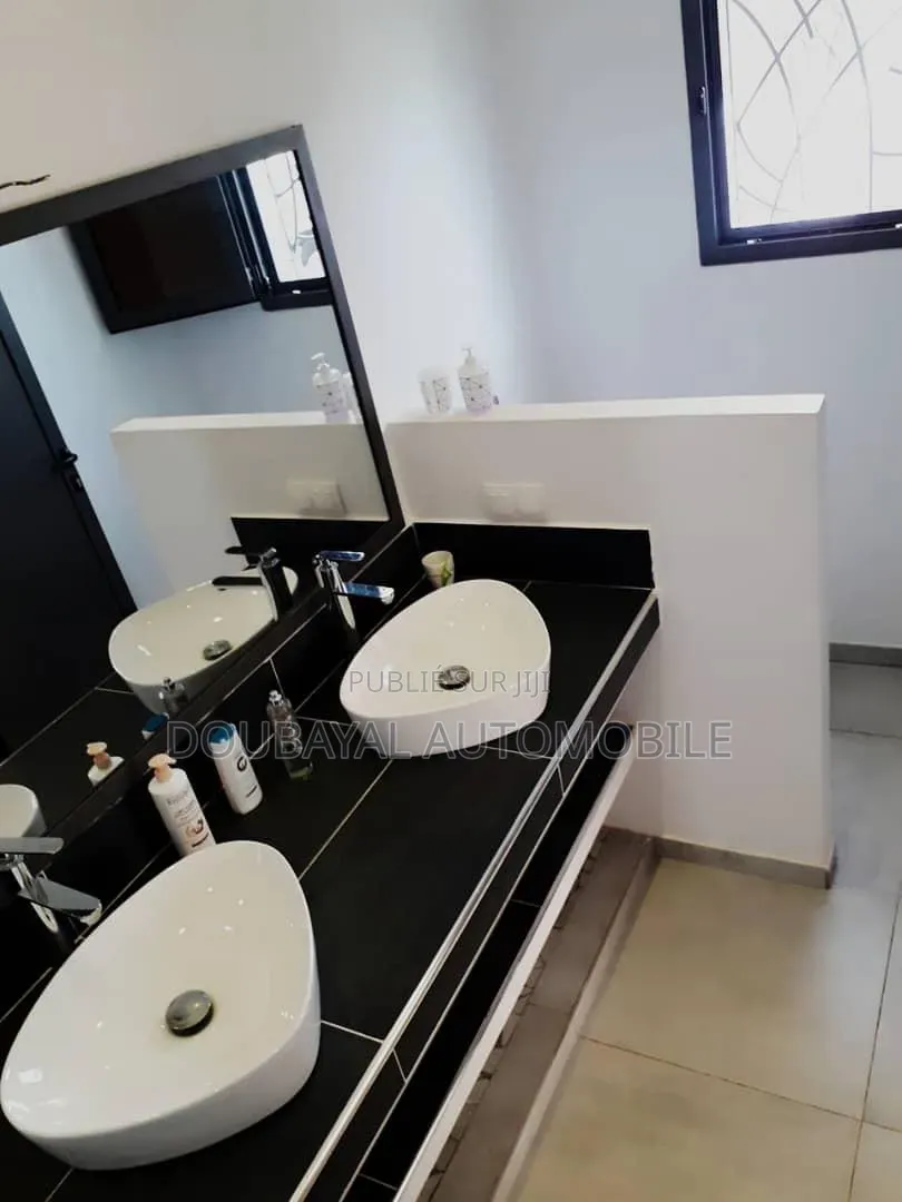 4chbre Villa dans Villa A Vendre, Thiès Sud à Vendre