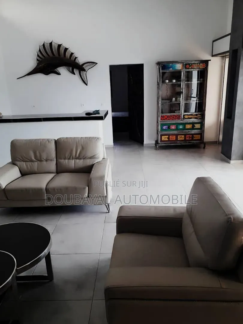 4chbre Villa dans Villa A Vendre, Thiès Sud à Vendre