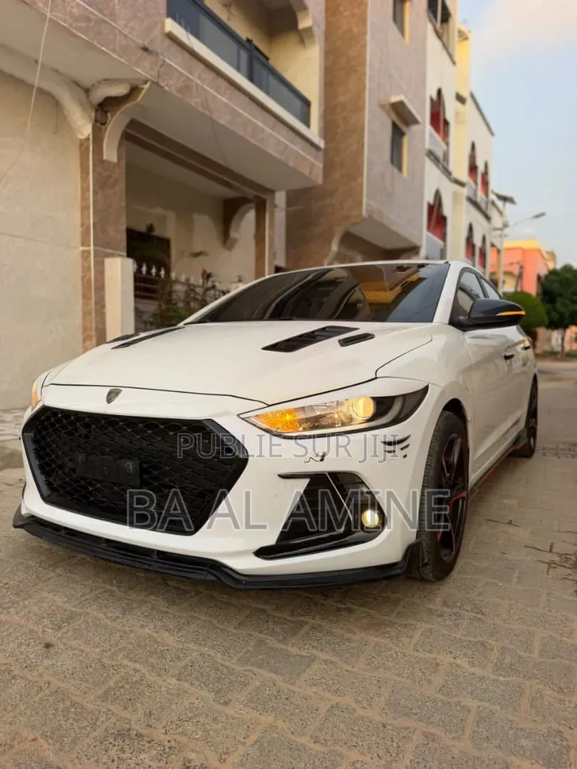 Hyundai Avante 2016 Blanc