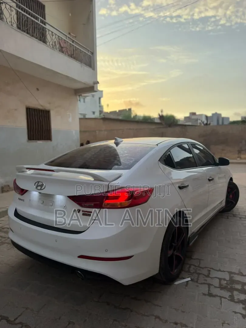 Hyundai Avante 2016 Blanc
