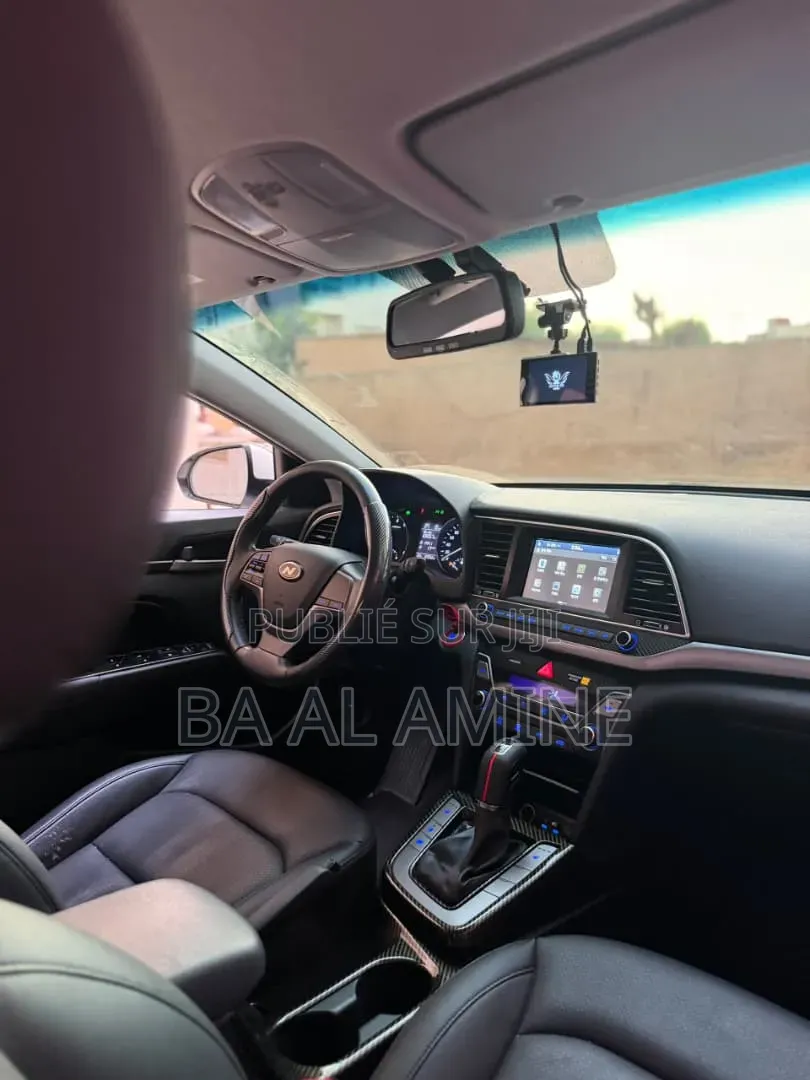 Hyundai Avante 2016 Blanc