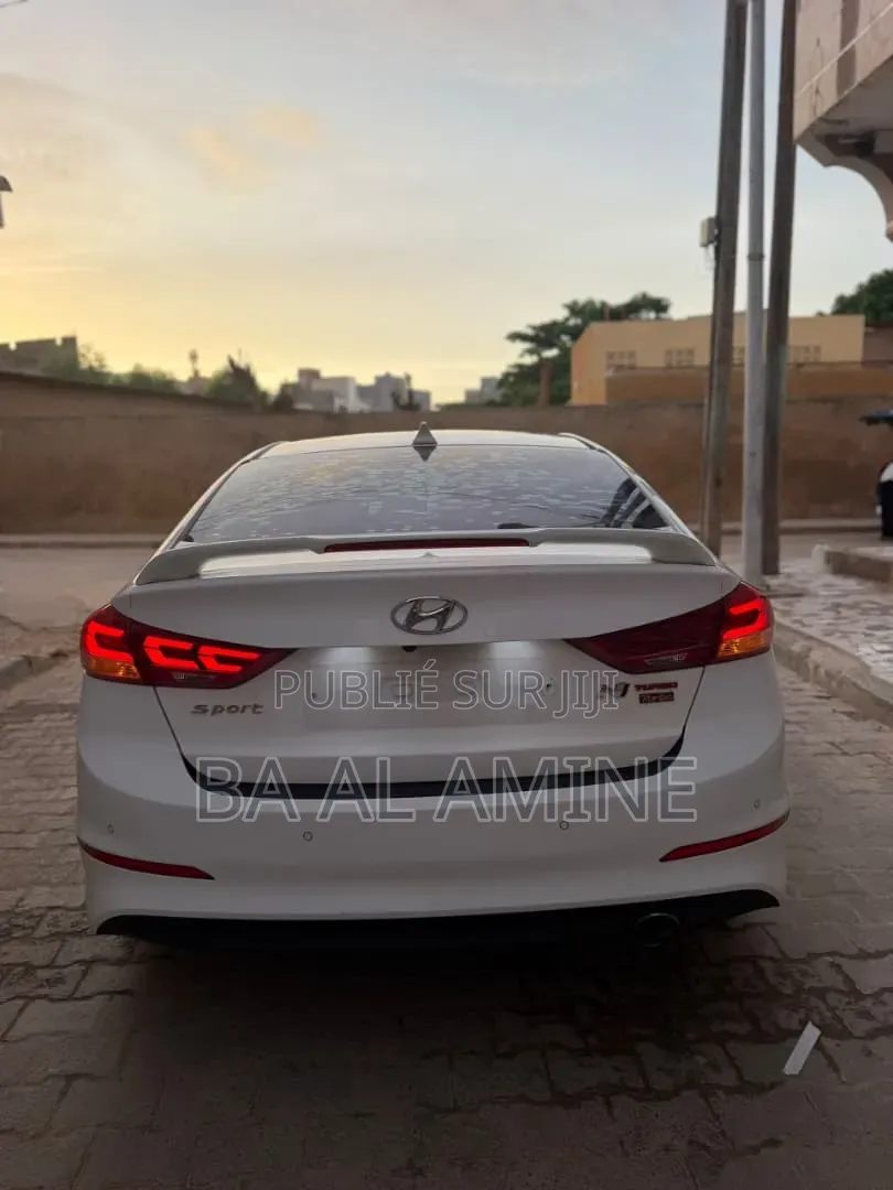 Hyundai Avante 2016 Blanc