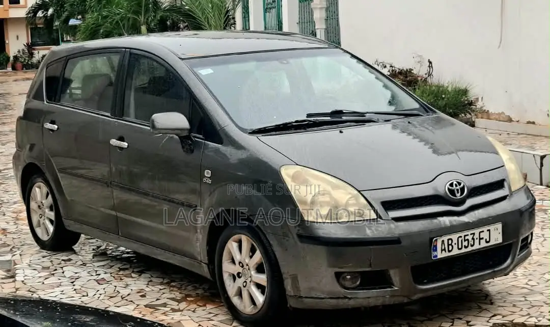 Toyota Verso 2014 Gris