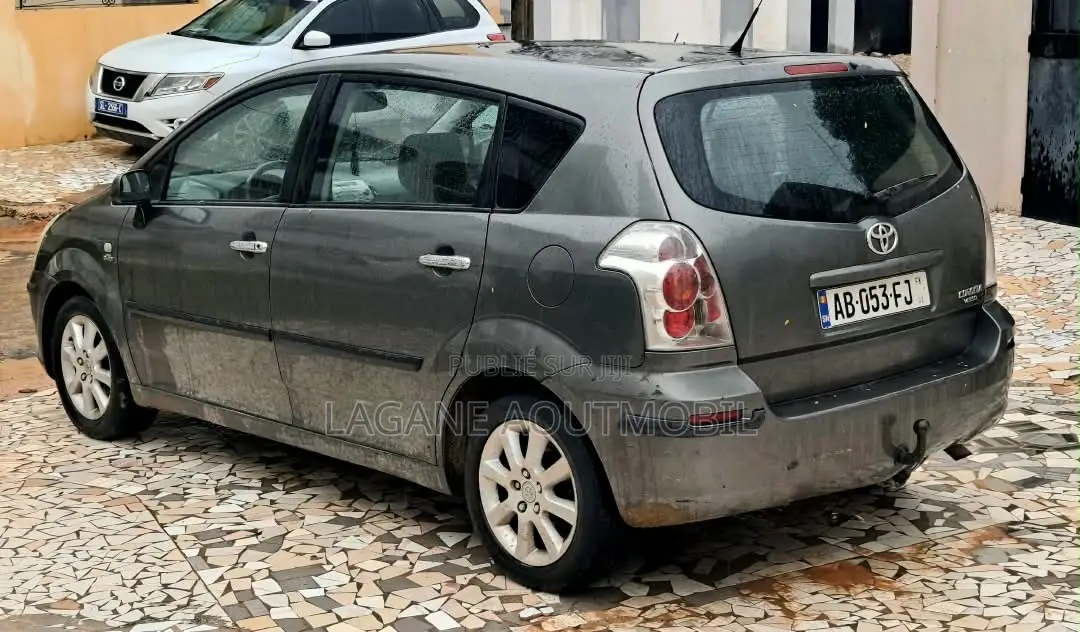 Toyota Verso 2014 Gris