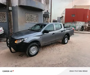 Mitsubishi L200 2016 Gris