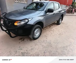 Mitsubishi L200 2016 Gris