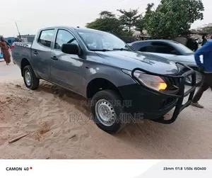 Mitsubishi L200 2016 Gris