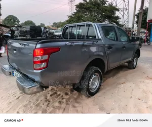 Mitsubishi L200 2016 Gris
