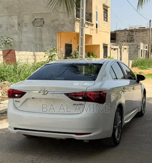 Toyota Avensis 2016 Blanc