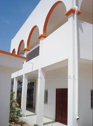 Meublé 5chbre Villa dans Villa Meuble À, Thiès Sud à Vendre