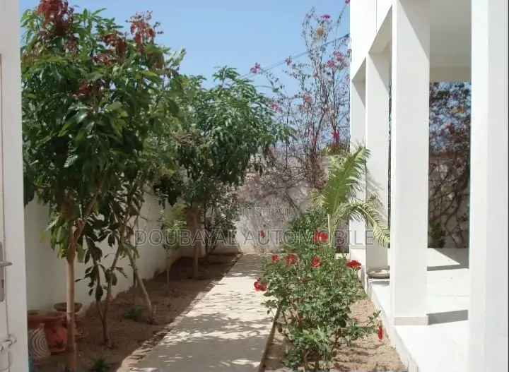 Meublé 5chbre Villa dans Villa Meuble À, Thiès Sud à Vendre
