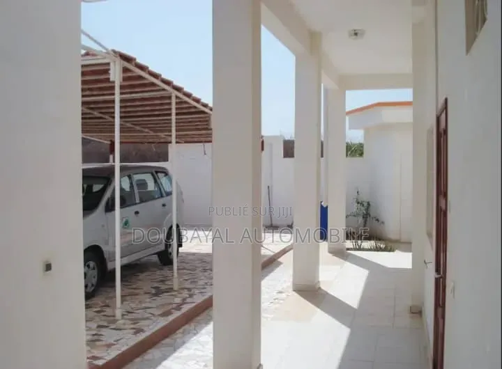 Meublé 5chbre Villa dans Villa Meuble À, Thiès Sud à Vendre