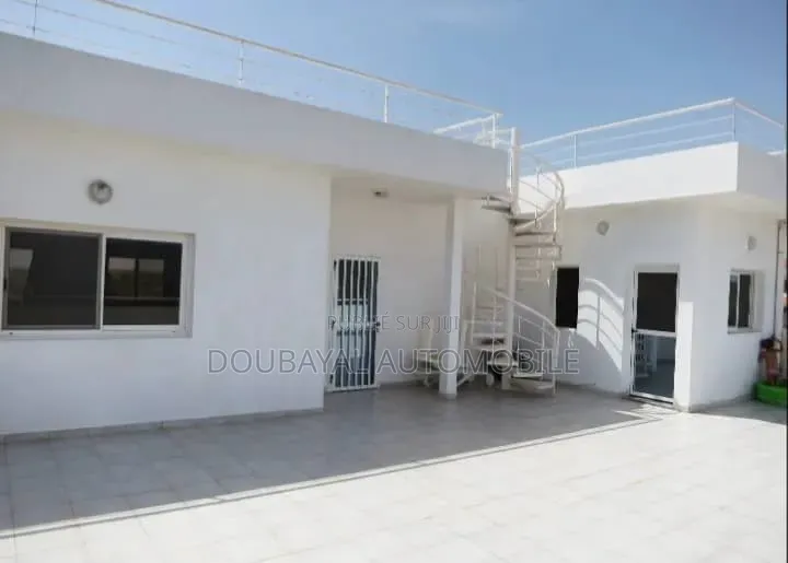 Meublé 5chbre Villa dans Villa Meuble À, Thiès Sud à Vendre