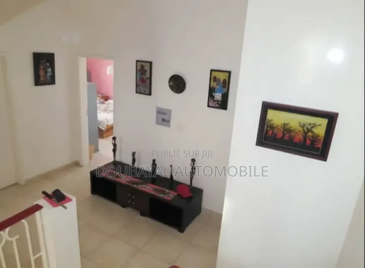 Meublé 5chbre Villa dans Villa Meuble À, Thiès Sud à Vendre