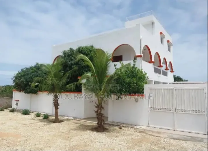 Meublé 5chbre Villa dans Villa Meuble À, Thiès Sud à Vendre