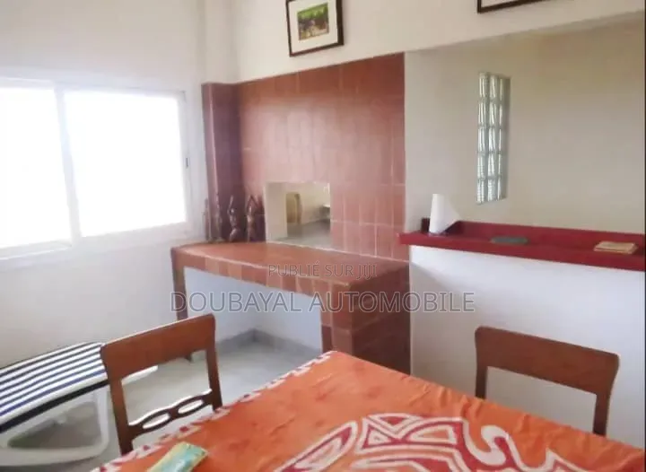 Meublé 5chbre Villa dans Villa Meuble À, Thiès Sud à Vendre