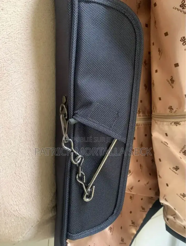 Valise À Costume AV