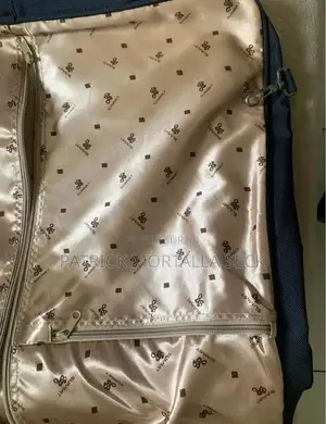 Valise À Costume AV