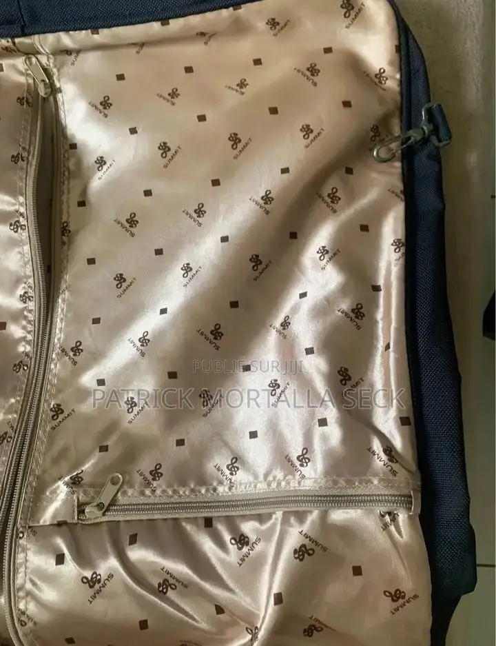 Valise À Costume AV